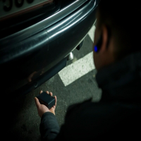 檢測車?yán)锏母`聽設(shè)備？